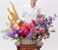 Авторская корзина с роскошными цветами