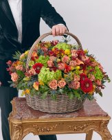 Роскошная корзина в стильной плетеной корзине